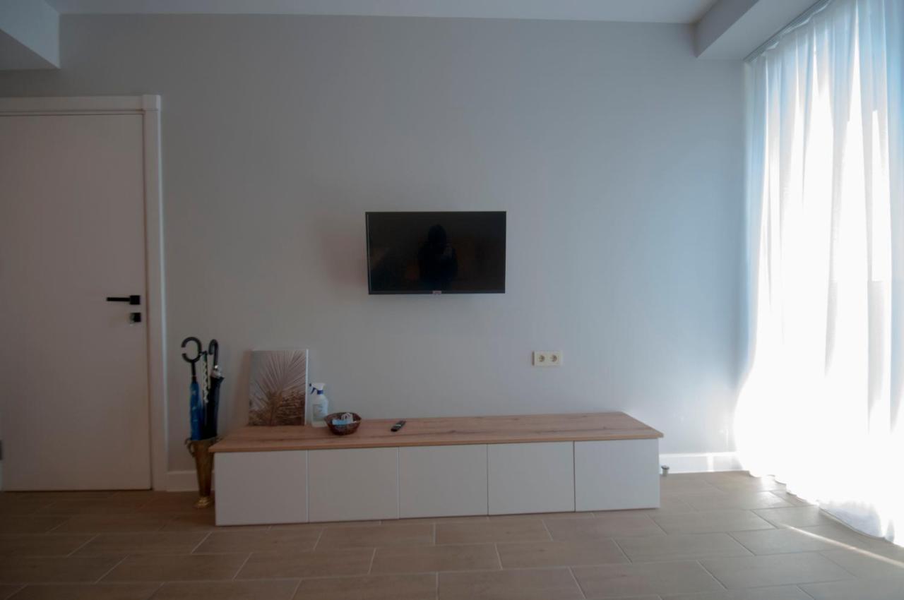 Sea View Apartment Near To The Dancing And Music Fountains Batumi Exterior photo